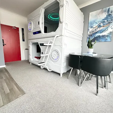 The Board Games Apartments - Brought To You By Coastline Retreats - Themed Town Centre Apartments All With Luxury 2 Person Jacuzzi Baths - 5 Mins Walk To The Beach, Netflix, Superfast Wifi-3